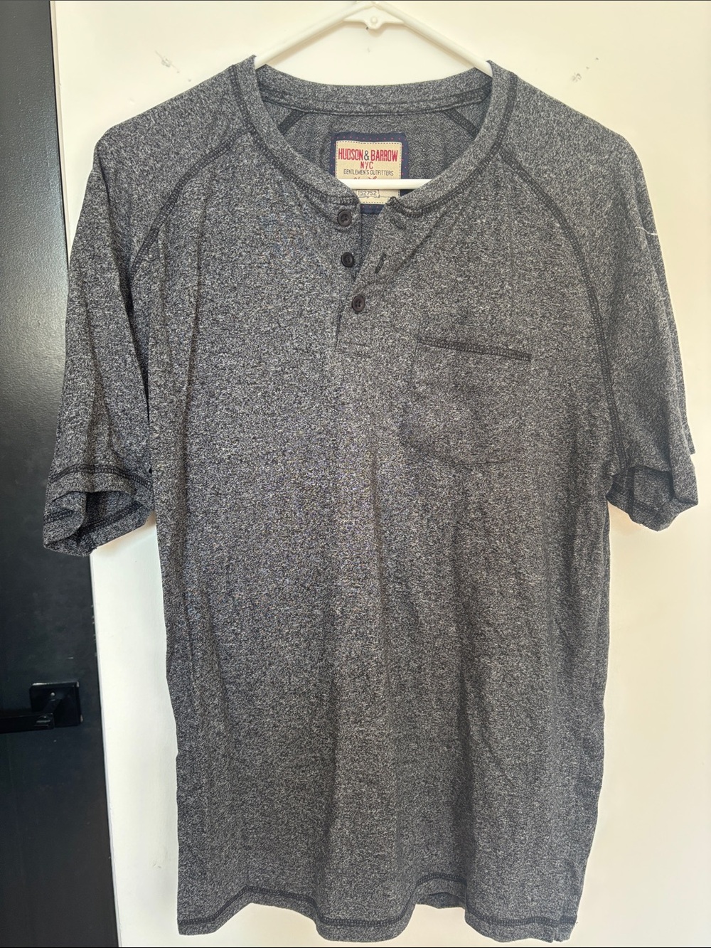 Men's Gray Short-Sleeve Henley Pocket Tee